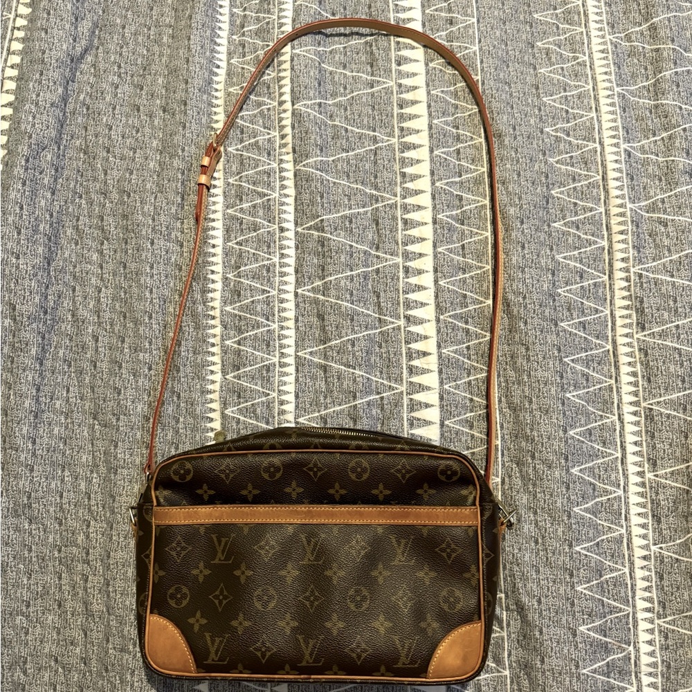 Louis Vuitton Trocadero 30 in Monogram